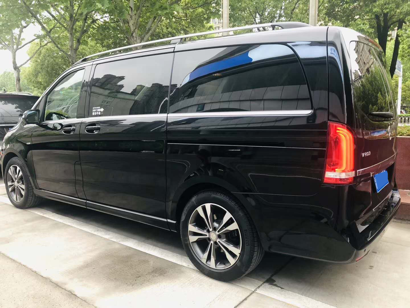 奔馳V260